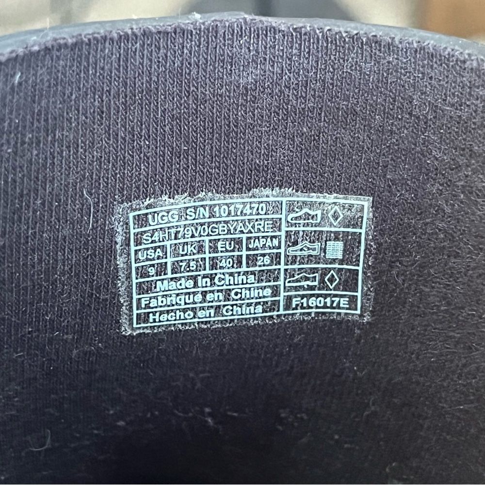 Ugg One Single Right Foot Ugg Boot Ugg Aviana Bla… - image 2